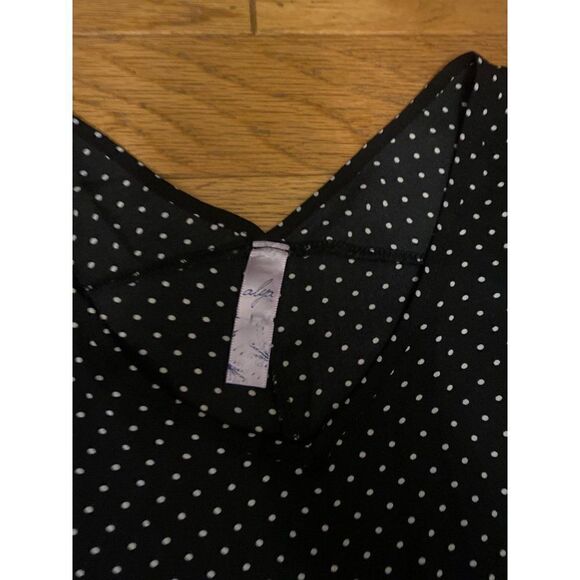 Alya, women's thin, polka dot v - neck short sleeve blouse size small - Picture 4 of 7